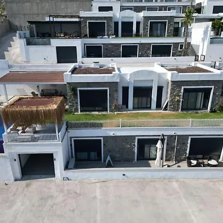 Yaka Villa *